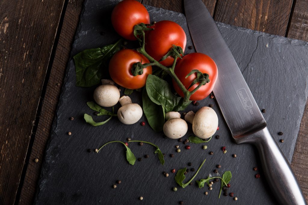 Image depicting chopping board with tomatoes and mushrooms.  Tomatoes and mushrooms are especially good foods to fight depression.